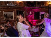 DSC001752500